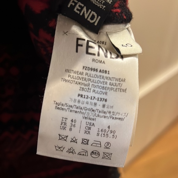 Absolutely Gorgeous Fendi top. - Picture 7 of 8